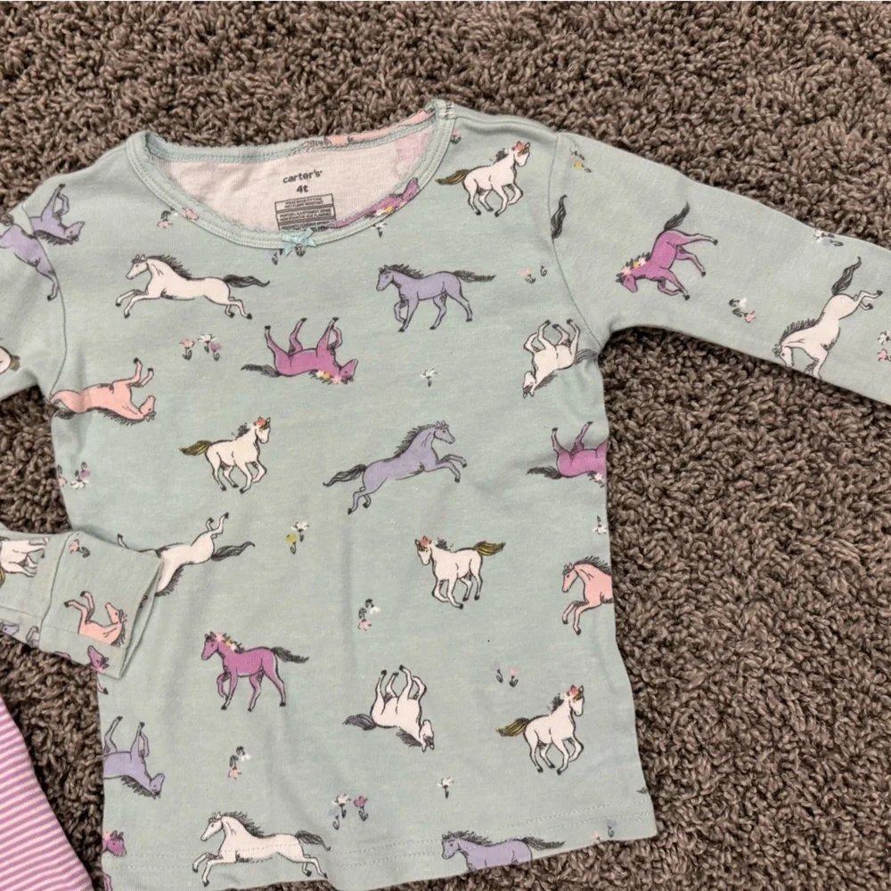 4 piece Carter’s unicorn girls pajama bundle, size 4